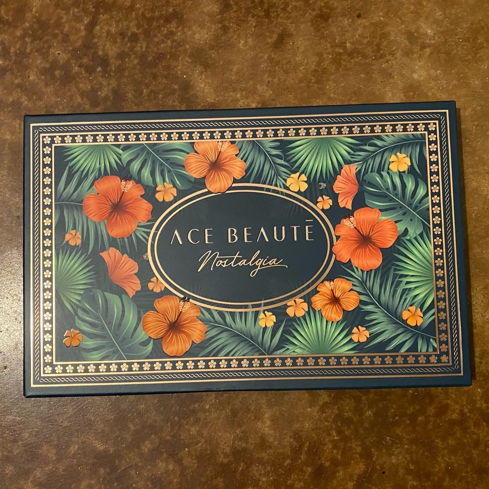 ACE Beaute - Nostalgia Eyeshadow Palette